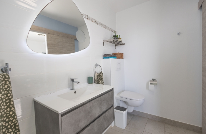 Studio r&eacute;nov&eacute; avec magnifique vue mer et jardins   R&eacute;sidence avec plage et piscine