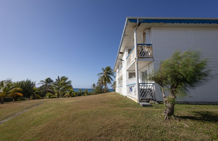 Studio r&eacute;nov&eacute; avec magnifique vue mer et jardins   R&eacute;sidence avec plage et piscine