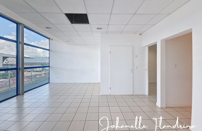 Location Local commercial 82m&sup2; 3 pièces Petit-Bourg