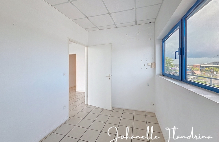 Location Local commercial 82m&sup2; 3 pièces Petit-Bourg