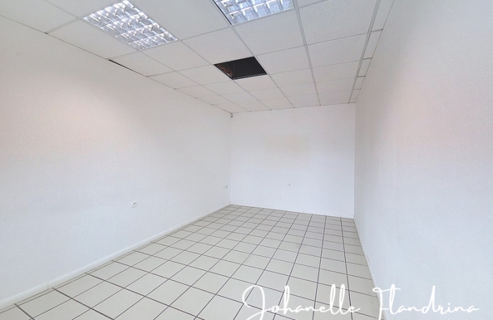 Location Local commercial 82m&sup2; 3 pièces Petit-Bourg