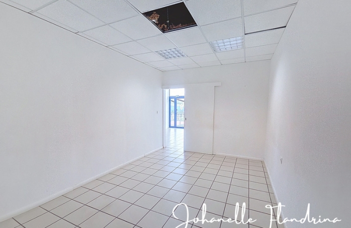 Location Local commercial 82m&sup2; 3 pièces Petit-Bourg
