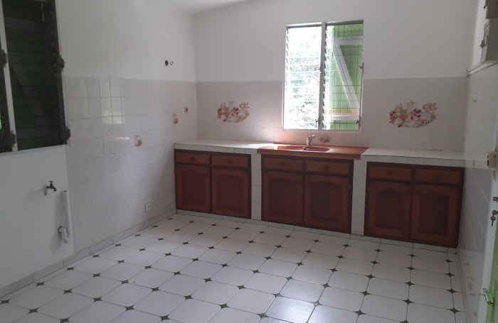 HAUT DE VILLA T4  (130m2) - Beausoleil 97139 ABYMES