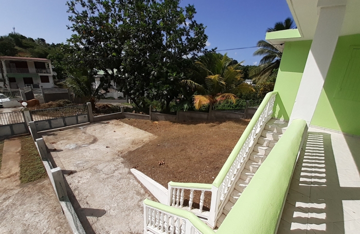 HAUT DE VILLA T4  (130m2) - Beausoleil 97139 ABYMES