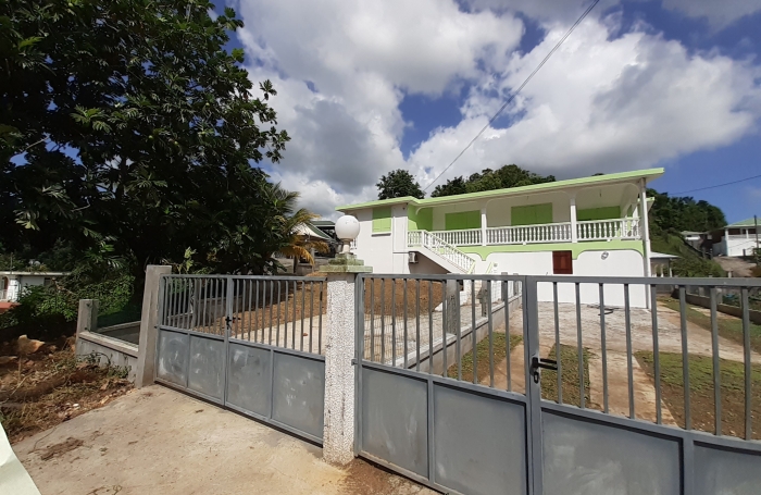 HAUT DE VILLA T4  (130m2) - Beausoleil 97139 ABYMES