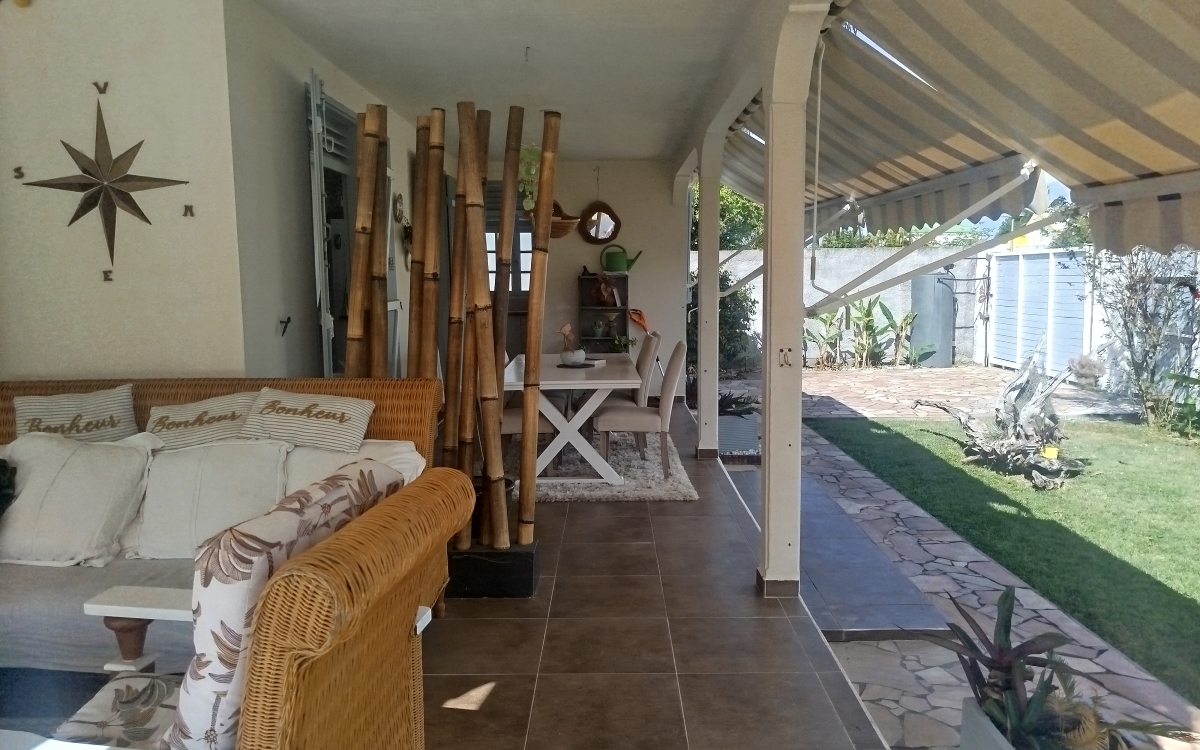 SAINTE ANNE MAISON F5 PISCINE TERRAIN 826M2  385000&euro;