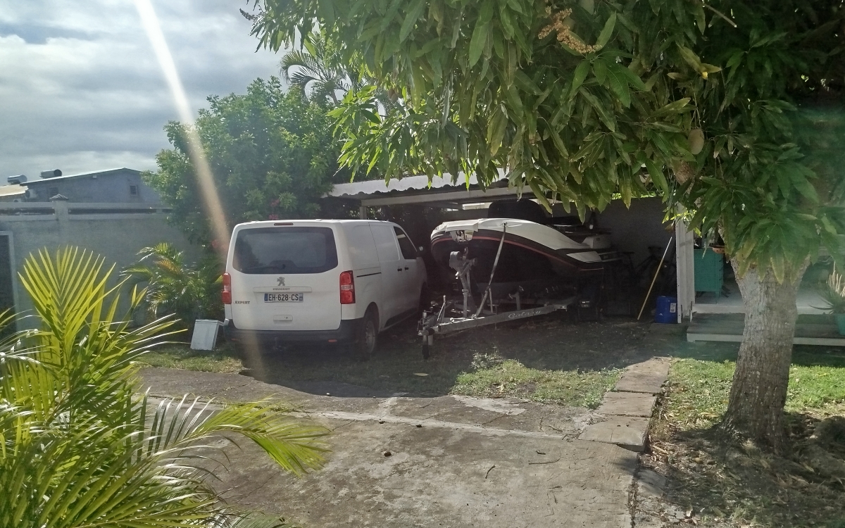 SAINTE ANNE MAISON F5 PISCINE TERRAIN 826M2  385000&euro;