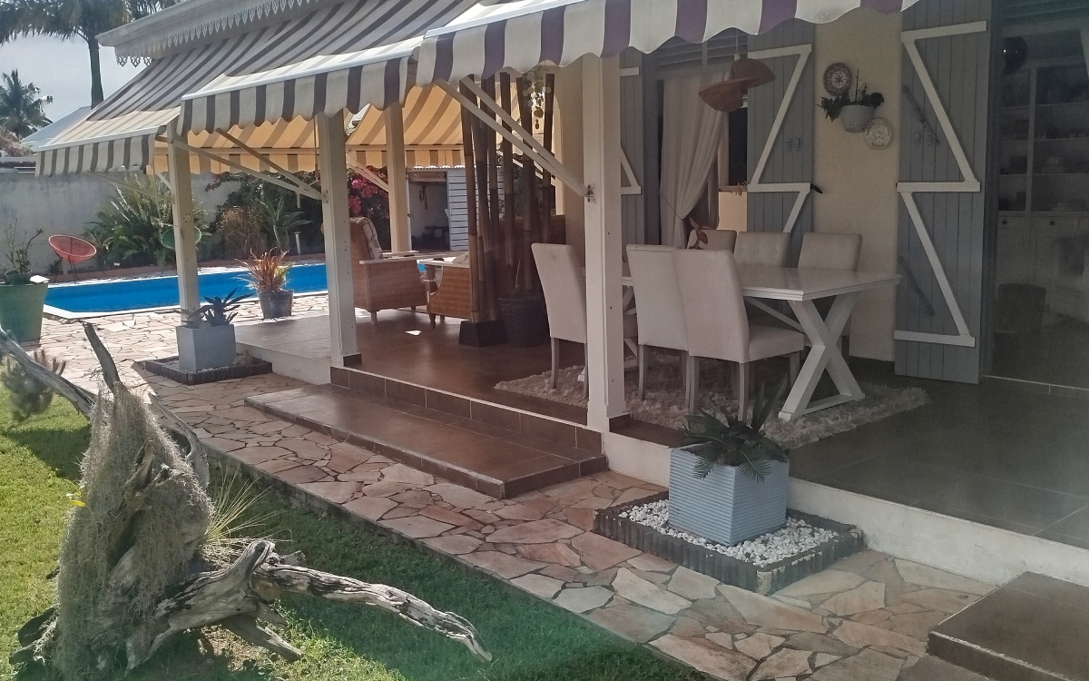 SAINTE ANNE MAISON F5 PISCINE TERRAIN 826M2  385000&euro;