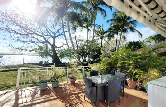 Bas du Fort - T3 avec spacieuse terrasse vue mer imprenable