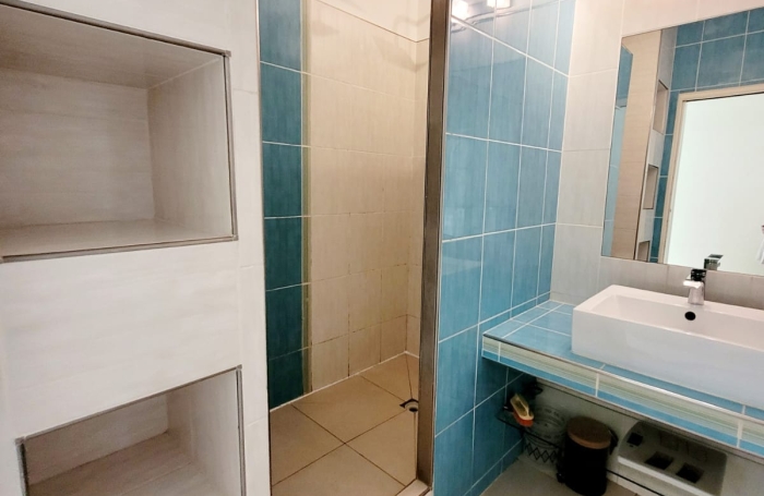 Bas du Fort - T3 avec spacieuse terrasse vue mer imprenable