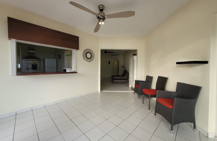 Bas du Fort - T3 avec spacieuse terrasse vue mer imprenable