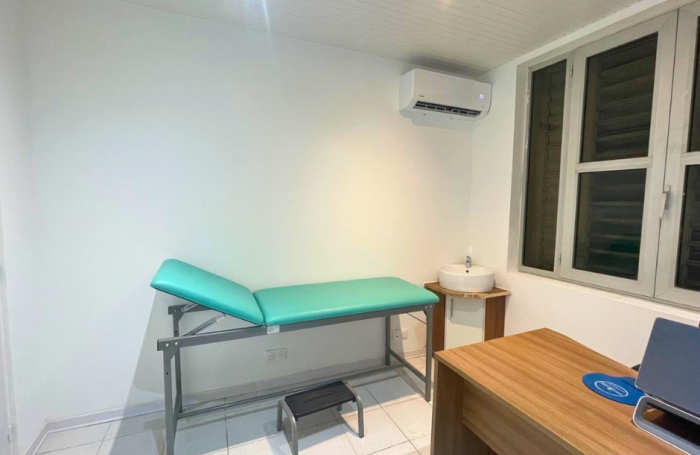 &Agrave; louer -  salle de consultation 9 m2   Cabinet m&eacute;dical &agrave; Pointe-&agrave;-Pitre   Proche boulevard L&eacute;gitimus