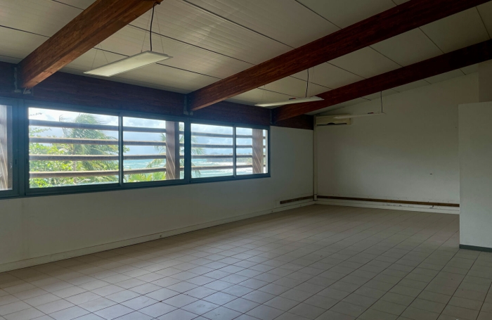 Location Bureaux 158m&sup2; Capesterre Belle Eau