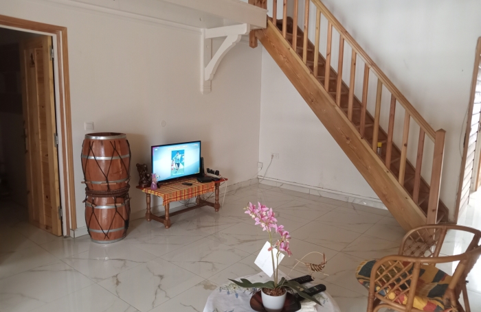 CAPESTERRE-BELLE-EAU MAISON  JUMELEE