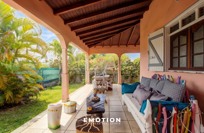 Maison T3 - 90 m2 + 37 m2 de terrasses couvertes + Garage 47 m2 - Gosier