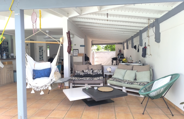 A louer Maison F4 mittoyenne meubl&eacute;e avec piscine proche lyc&eacute;e et commerces ( Baie-Mahault )