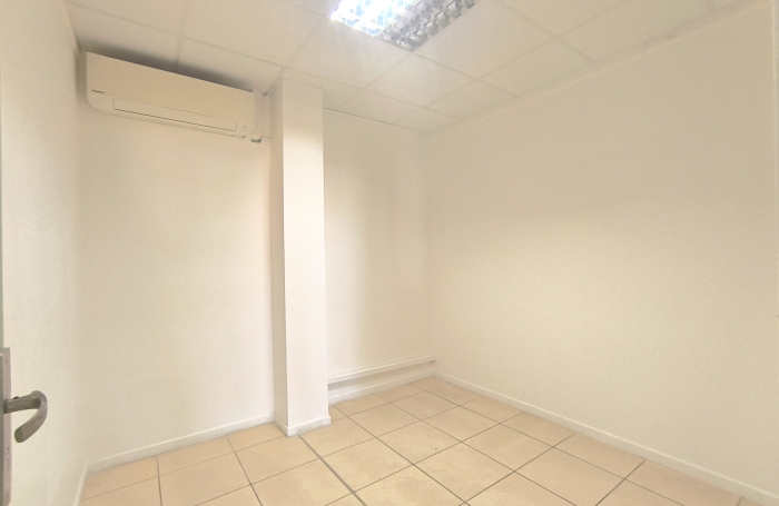 Local de 92m2 &agrave; Nolivier  - au 1er &eacute;tage sans ascenseur