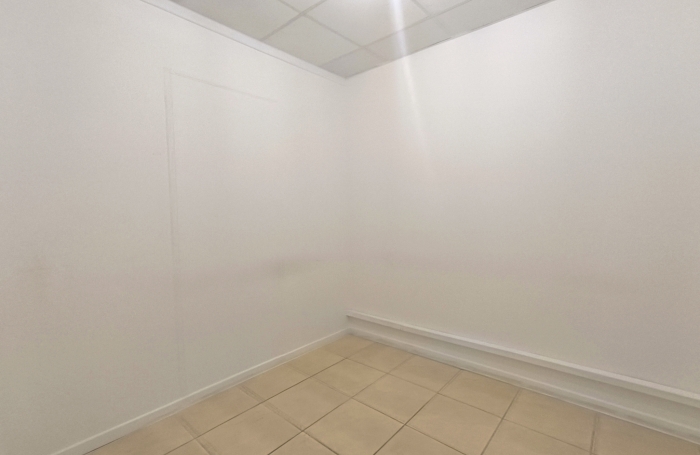 Local de 92m2 &agrave; Nolivier  - au 1er &eacute;tage sans ascenseur