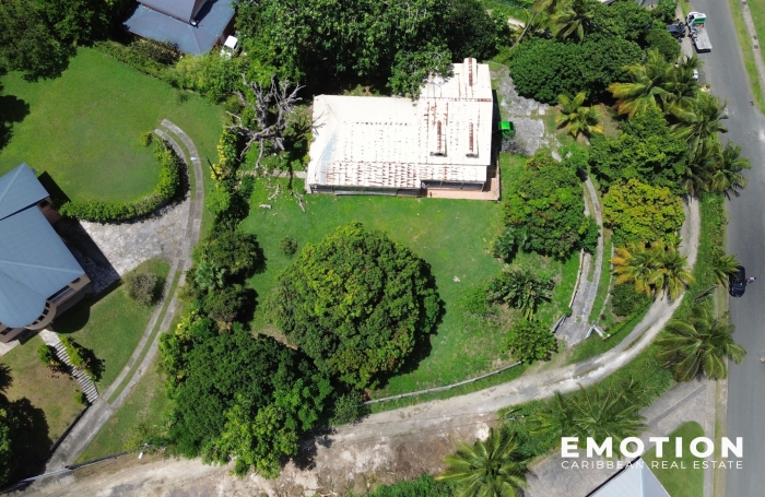 Villa &agrave; T9   &Agrave; R&eacute;nover - Fort potentiel   420 m2 - 2 600 m2 de terrain