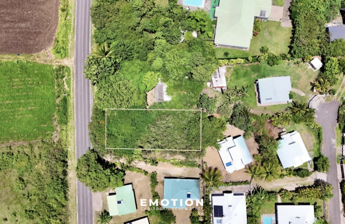 Terrain constructible de 640 m2 - SAINT FRAN&Ccedil;OIS