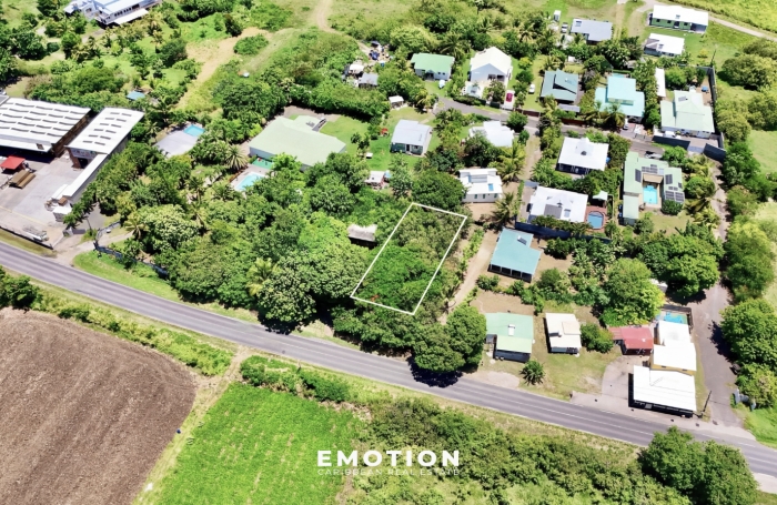 Terrain constructible de 640 m2 - SAINT FRAN&Ccedil;OIS