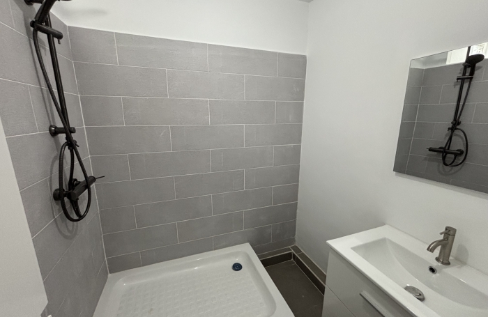 a louer - Appartement F4 r&eacute;nov&eacute;   6e &eacute;tage avec ascenseur   Pointe-&agrave;-Pitre