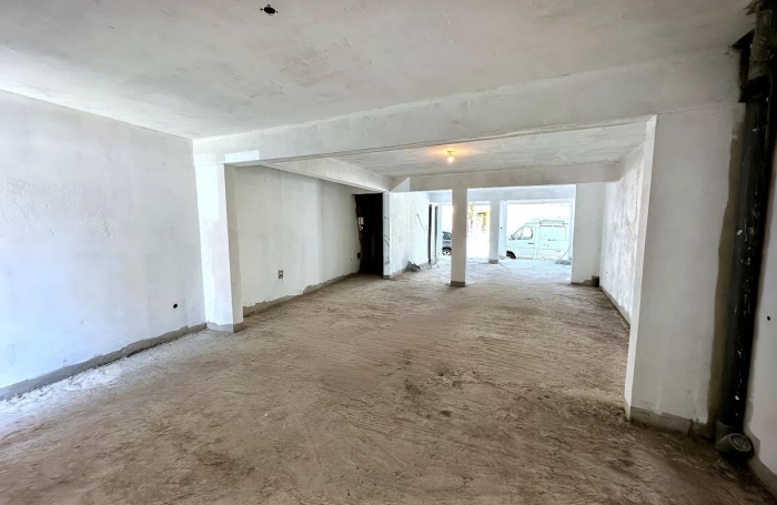 Location Local commercial 97118