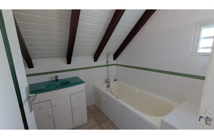 Villa de type F4 avec piscine &agrave; convenance