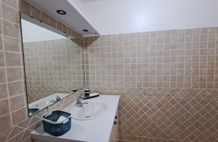 &Agrave; louer  Superbe appartement meubl&eacute; avec vue mer au port de plaisance de Rivi&egrave;re Sens