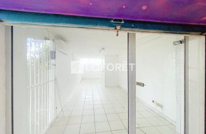 Vente Local commercial 28.59m&sup2; Gosier