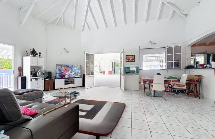Vente Maison 247m&sup2; 8 pièces Lamentin
