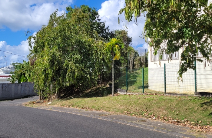 &Agrave; saisir ! Terrain constructible dans quartier pris&eacute; de Dugazon