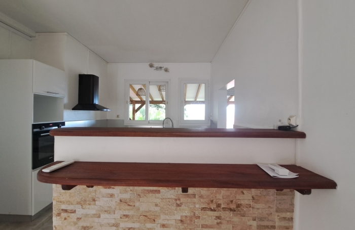 Maison 3 pi&egrave;ces avec  garnde terrasse et box &agrave; proximit&eacute; des &eacute;coles et commerces