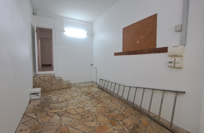 Maison 3 pi&egrave;ces avec  garnde terrasse et box &agrave; proximit&eacute; des &eacute;coles et commerces