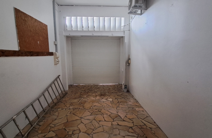 Maison 3 pi&egrave;ces avec  garnde terrasse et box &agrave; proximit&eacute; des &eacute;coles et commerces