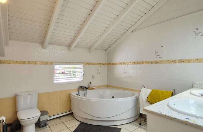 Location Maison 110.94m&sup2; 7 pièces Bouillante