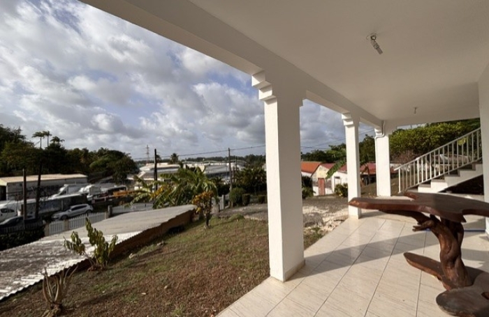 Deux pi&egrave;ces &agrave; louer aux Abyme - LONGFORT IMMOBILIER