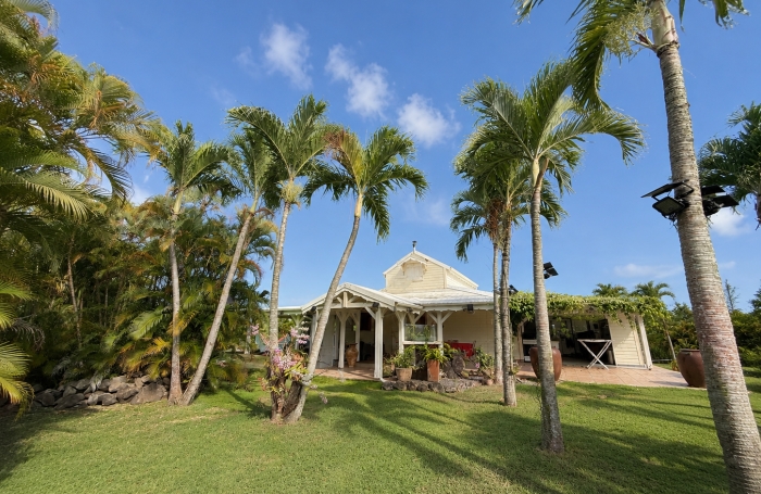 VILLA F5 MEUBL&Eacute;E AVEC PISCINE secteur Douville ST-ANNE