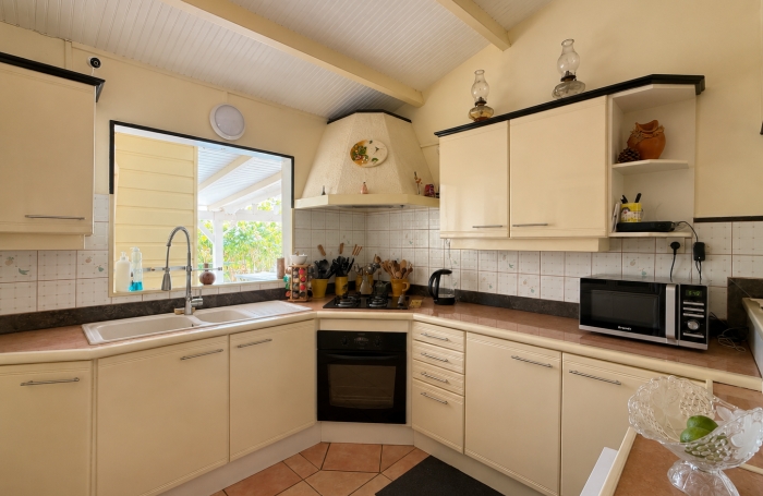 VILLA F5 MEUBL&Eacute;E AVEC PISCINE secteur Douville ST-ANNE