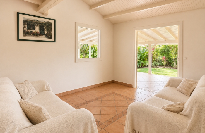 VILLA F5 MEUBL&Eacute;E AVEC PISCINE secteur Douville ST-ANNE