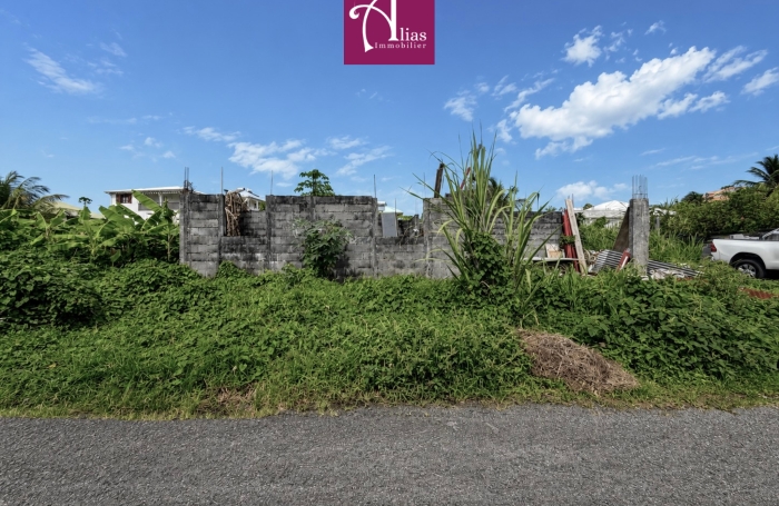 &Agrave; VENDRE - Terrain constructible de 530 m2 dans un lotissement &agrave; Capesterre-Belle-Eau