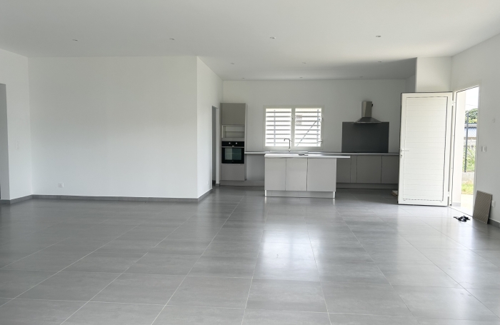 A LOUER GRANDE VILLA F5 RECENTE DE 150M2 A MONTEBELLO - PETIT BOURG