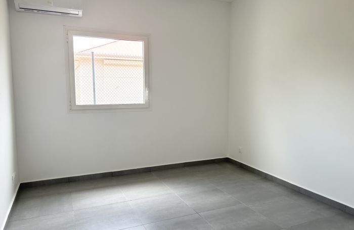 A LOUER GRANDE VILLA F5 RECENTE DE 150M2 A MONTEBELLO - PETIT BOURG