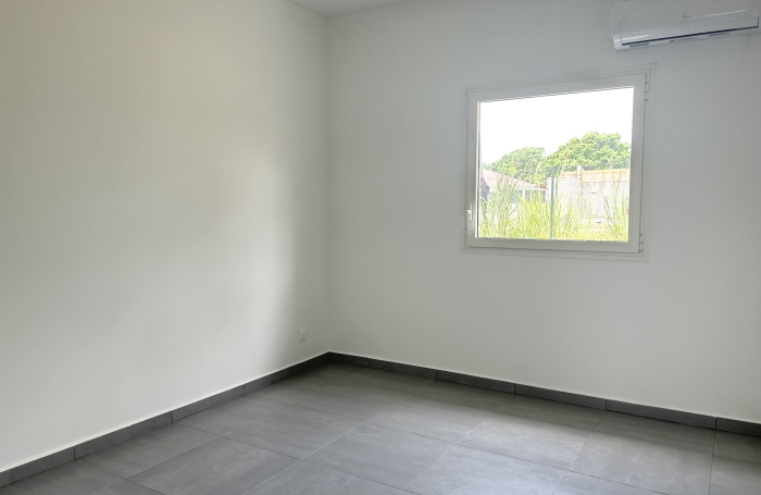 A LOUER GRANDE VILLA F5 RECENTE DE 150M2 A MONTEBELLO - PETIT BOURG