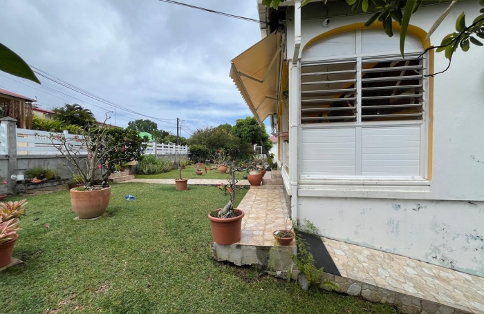 BASSE-TERRE Maison T4 cl&eacute; en main avec 2 logements ind&eacute;pendants   Proche h&ocirc;pital et commodit&eacute;s- aucun travaux