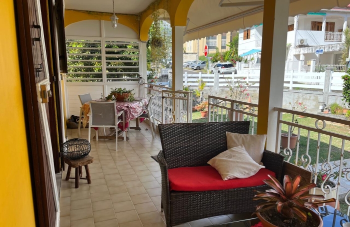 BASSE-TERRE Maison T4 cl&eacute; en main avec 2 logements ind&eacute;pendants   Proche h&ocirc;pital et commodit&eacute;s- aucun travaux