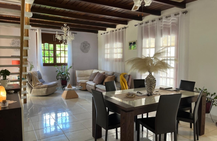 BASSE-TERRE Maison T4 cl&eacute; en main avec 2 logements ind&eacute;pendants   Proche h&ocirc;pital et commodit&eacute;s- aucun travaux