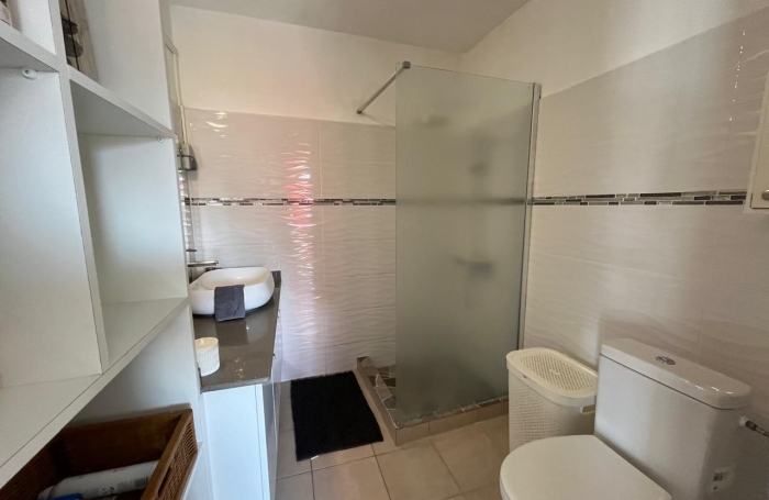 BASSE-TERRE Maison T4 cl&eacute; en main avec 2 logements ind&eacute;pendants   Proche h&ocirc;pital et commodit&eacute;s- aucun travaux
