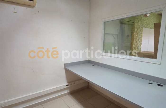 Vente Local commercial 117m&sup2; 2 pi&egrave;ces Pointe-&agrave;-Pitre