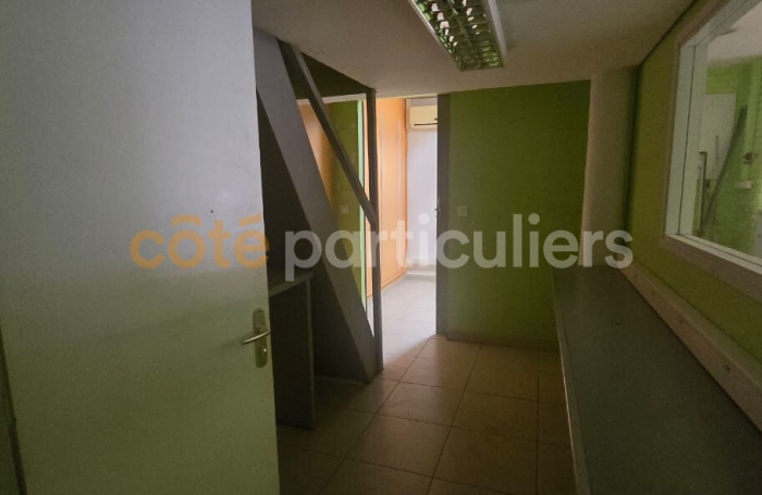 Vente Local commercial 117m&sup2; 2 pi&egrave;ces Pointe-&agrave;-Pitre